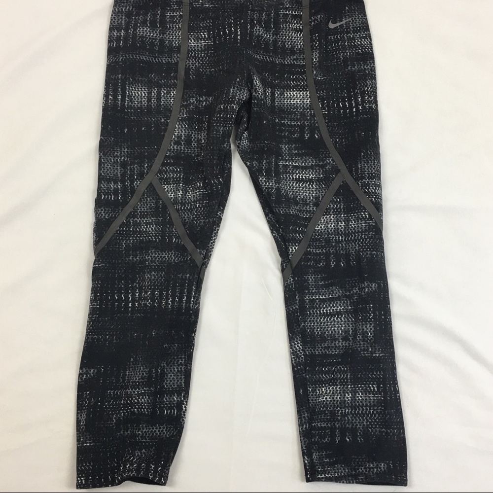 Nike dri-fit Capri pant size medium
